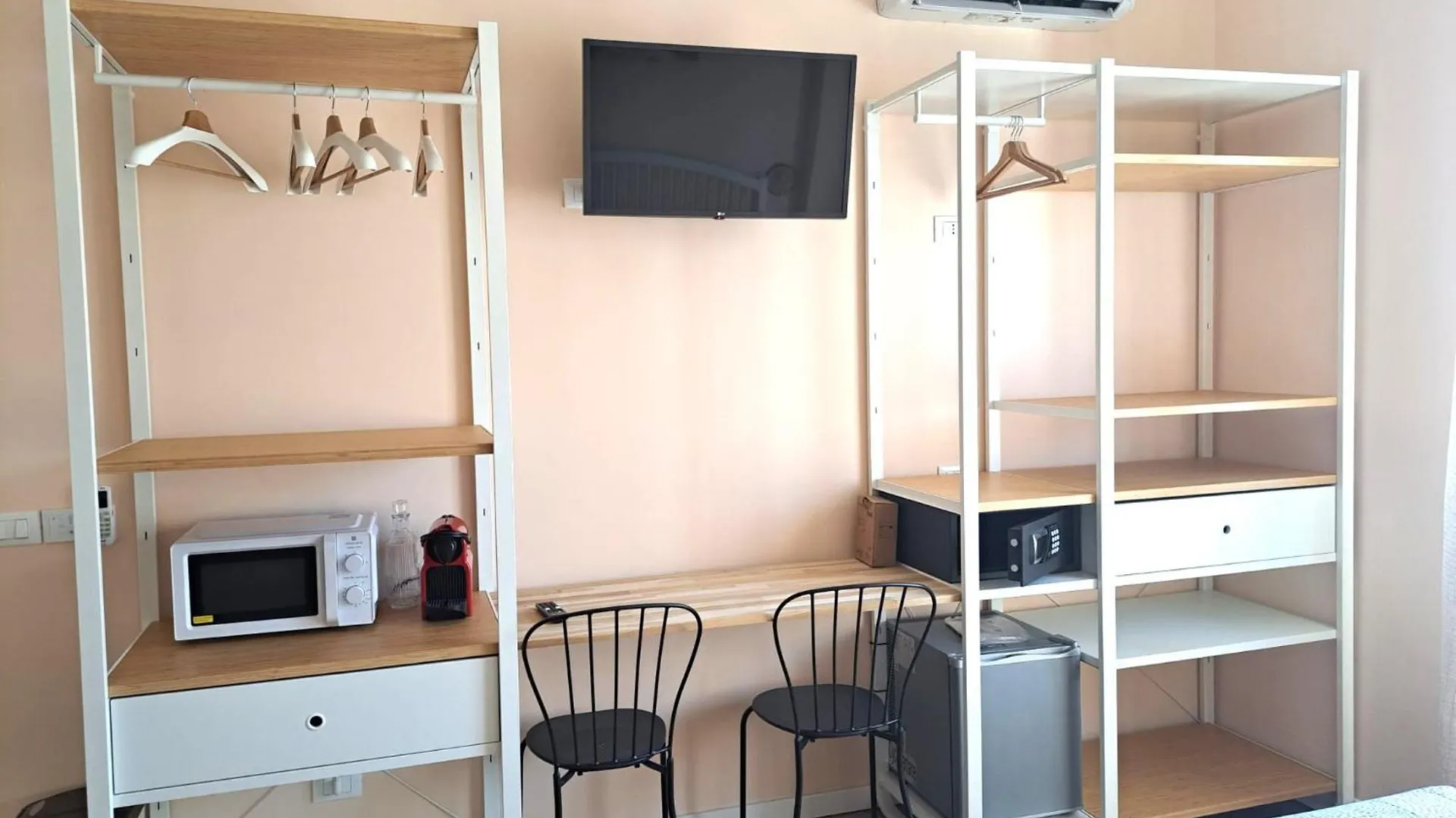Glam Milan Linate Airport Hotel Segrate 0*,  Italy