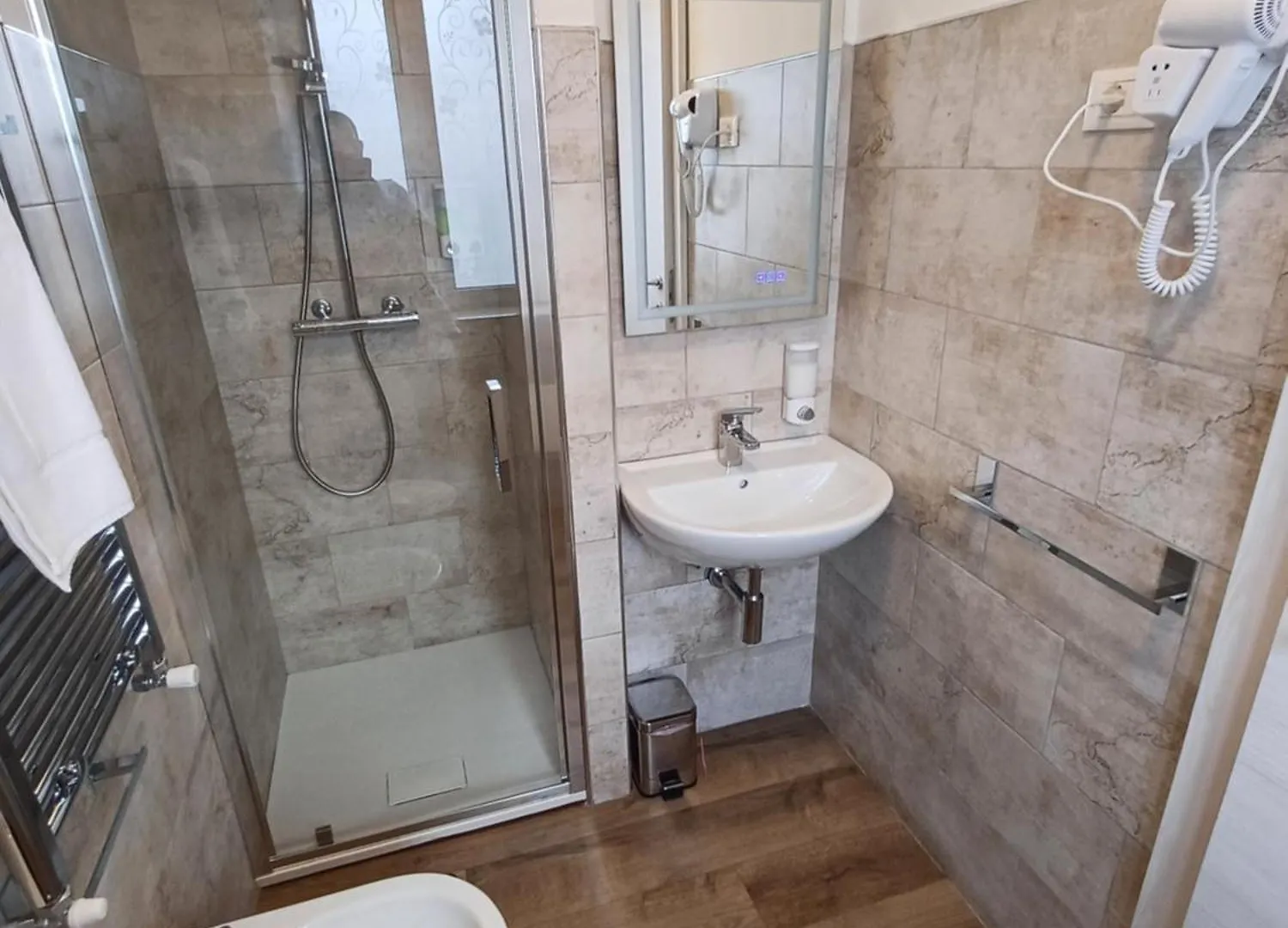Glam Milan Linate Airport Hotel Segrate Guest house